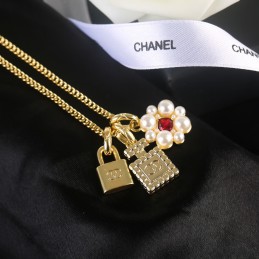 CHANEL NECKLACES A272