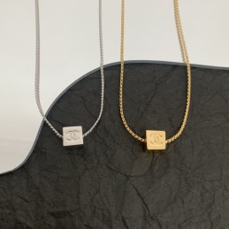 CHANEL NECKLACES A337