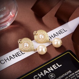 CHANEL EARRINGS A557