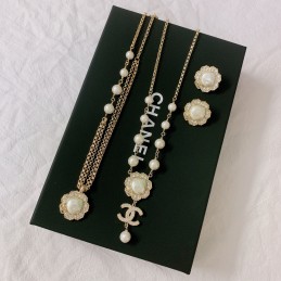 CHANEL NECKLACES A354