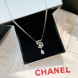 CHANEL NECKLECES A423