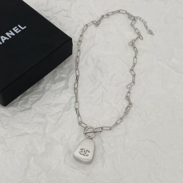 CHANEL NECKLECES A444