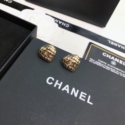 CHANEL EARRINGS A590