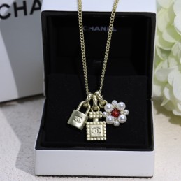 CHANEL NECKLECES A467