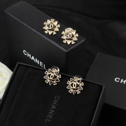 CHANEL EARRINGS A688