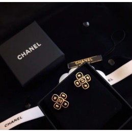 CHANEL EARRINGS A869