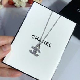 CHANEL NECKLECES A550