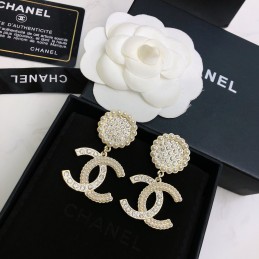 CHANEL EARRINGS A950