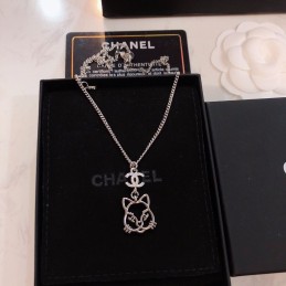 CHANEL NECKLECES A585