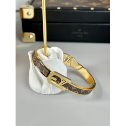 LV BRACELETS A026