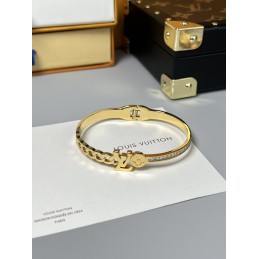 LV BRACELETS A050