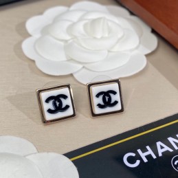 CHANEL EARRINGS A061