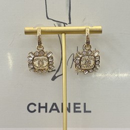 CHANEL EARRINGS A090