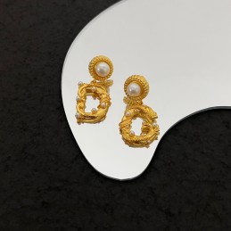 D & G EARRINGS A011