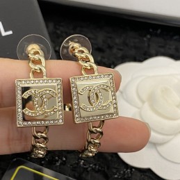 CHANEL EARRINGS A303