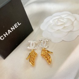 CHANEL EARRINGS A472