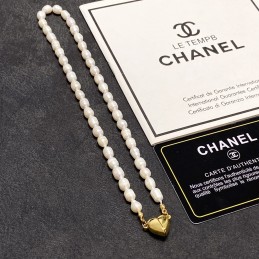 CHANEL NECKLACES A009