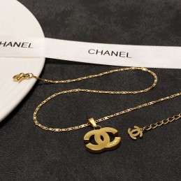 CHANEL NECKLACES A052