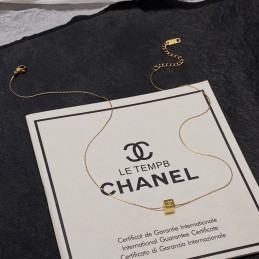 CHANEL NECKLACES A068