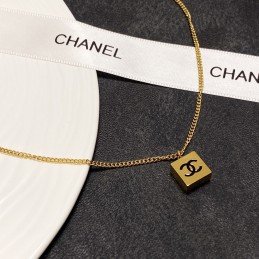 CHANEL NECKLACES A120