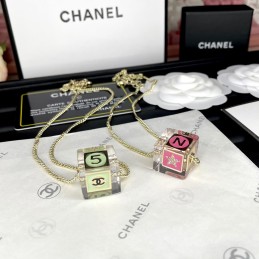 CHANEL NECKLACES A135