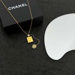 CHANEL NECKLACES A136