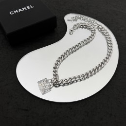 CHANEL NECKLACES A217